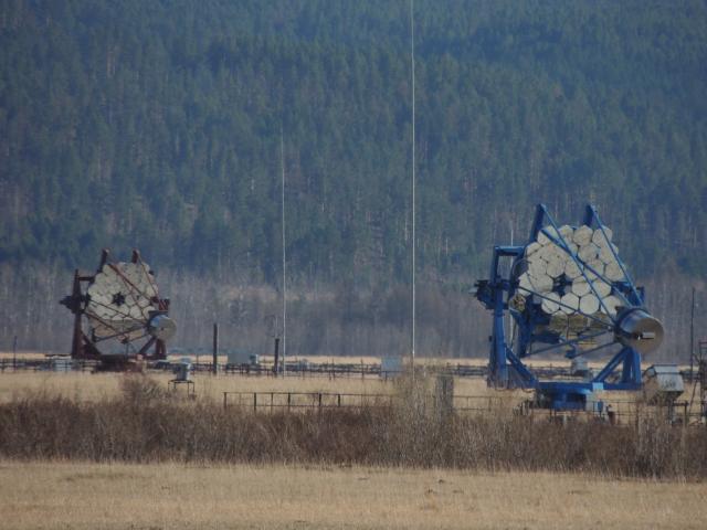Вид на второй и третий черенковские гамма-телескопы.